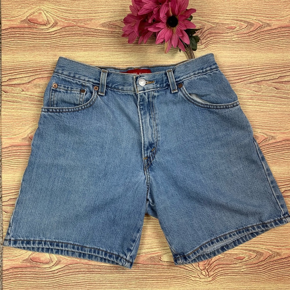 Levi’s Classic Fit High Waisted shorts, Size 8 MIS